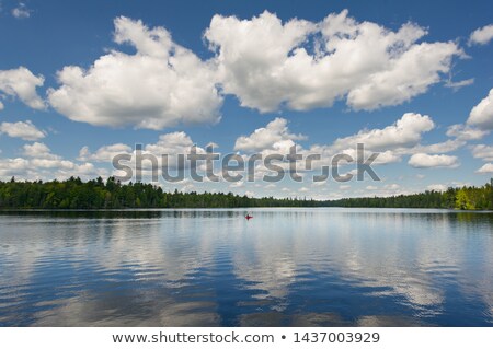 ストックフォト: Algonquin Park Muskoka Ontario Red Canoe