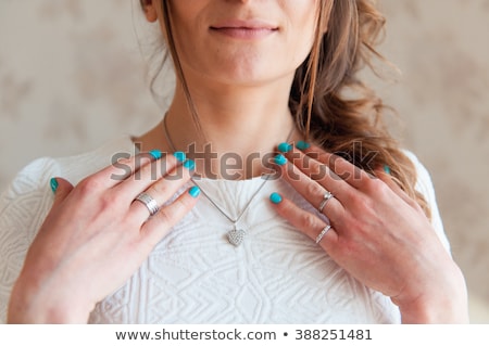 Foto stock: The Bride Wears A Necklace Around His Neck