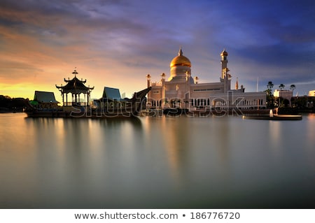 Stok fotoğraf: Sultan Omar Ali Saifuddien Mosque In Brunei