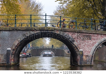 Foto stock: Canal And Bridge