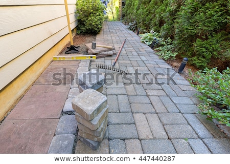 商業照片: Stone Pavers And Tools For Side Yard Landscaping