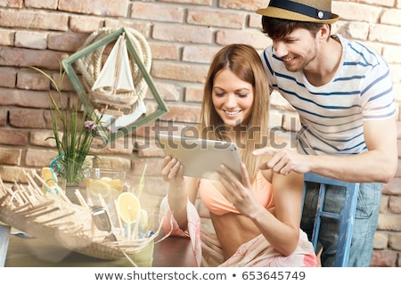 Foto d'archivio: Couple In Bathing Suit With Computer