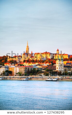 Foto d'archivio: Old Budapest Overview As Seen From Danube River Bank