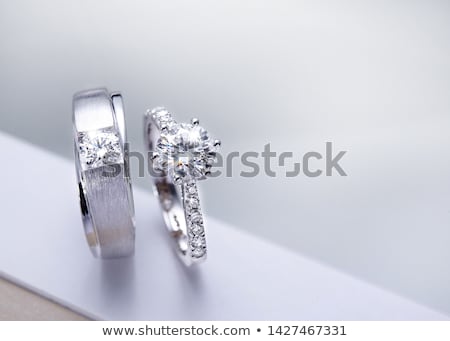 Foto d'archivio: Wedding Rings Isolated And With Space For Text