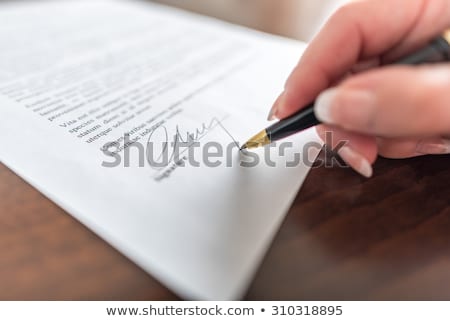 Foto stock: Woman Hand Signing Contract Paper