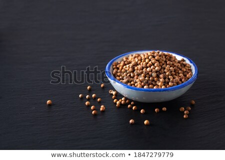 Stockfoto: Organic Dried Coriander Seeds In Ceramic Bowl