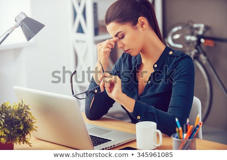 Foto d'archivio: Stressed Woman With Computer