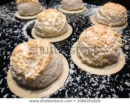 Foto d'archivio: Desiccated Coconut On Baking Paper