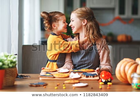 Foto d'archivio: Children Getting Halloween Sweets