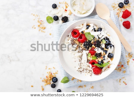 ストックフォト: Bowl Of Breakfast Cereals And Fresh Berry Fruit