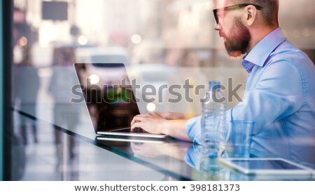 Foto stock: Young People At Laptop Computer With Bottles Of Water