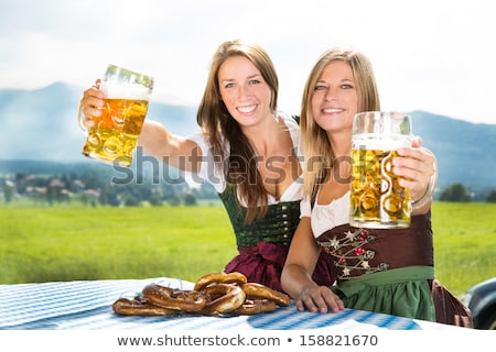 Foto stock: Ujer · bávara · con · cerveza