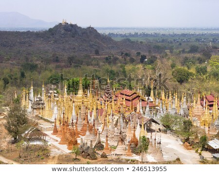 Foto stock: Golden Stupas Of Shwe Indein Pagoda Inle Lake Shan State Myanmar Burma