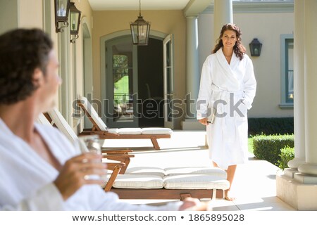 Foto stock: Athrobl · mujer · sentada · relajada · mantenga · un · vaso · de · agua