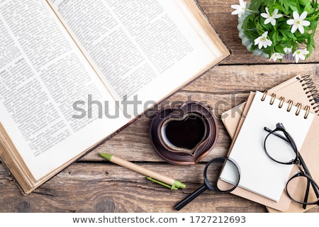 Foto stock: Old Book With Glasses