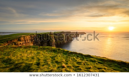 Foto d'archivio: Cliffs Of Moher And Atlantic Ocean In Ireland