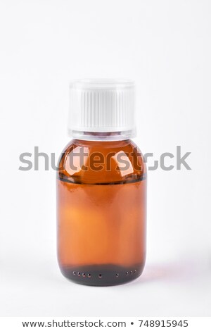 Foto d'archivio: Bottle And Plastic Measuring Cup Of Syrup Medication