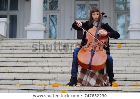 Foto stock: Woman Cellist