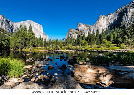Zdjęcia stock: Cathedral Peak And Lake Yosemite National Park
