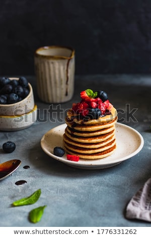 Foto d'archivio: Pancakes And Strawberries