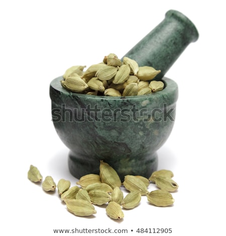 Stockfoto: Organic Green Cardamom Elettaria Cardamomum In Mortar