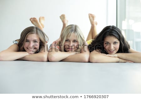 [[stock_photo]]: Dolescente, · pose, · estomac