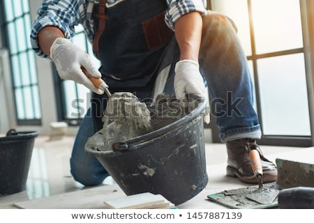 Foto d'archivio: Man Mixing Cement