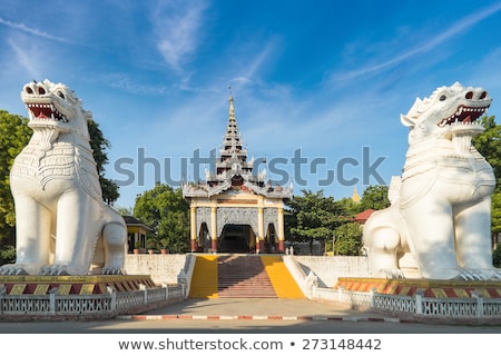 Foto stock: Gigantic Bobyoki Nat Guardian Statues At Mandalay Hill Myanmar