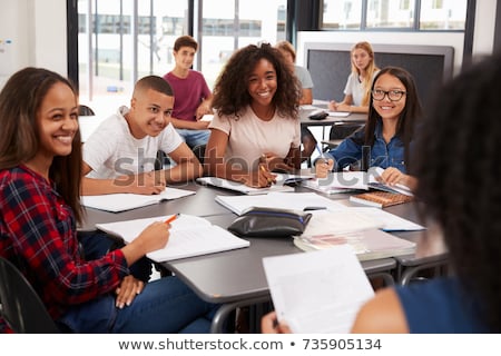 Foto d'archivio: Group Of High School Students And Teacher