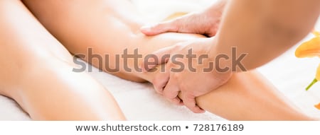 Foto stock: Therapist Hand Massaging Womans Leg