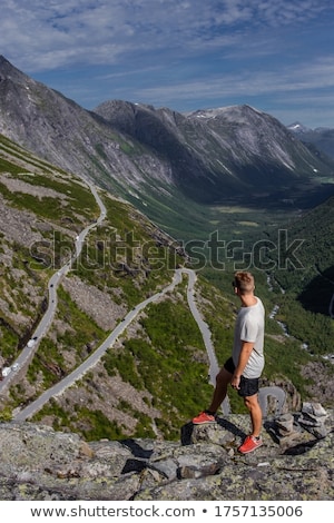 Foto d'archivio: Mountain Hiker At High Viewpoint Looking At The Valley