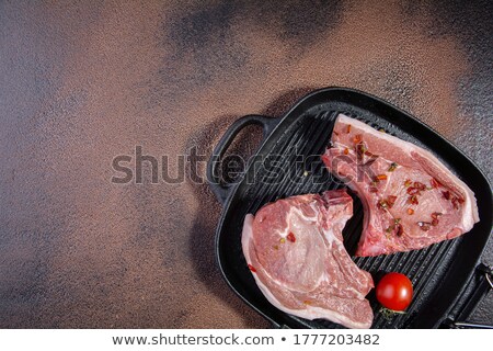 Foto d'archivio: Piece Of Raw Fresh Beef Steak Placed On Rusty Background