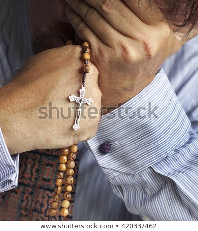 Foto stock: Young Priest Holding Rosary Beads