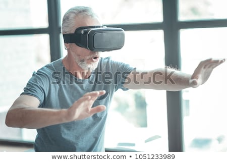 Zdjęcia stock: Empty Room With A Man In Vr Glasses