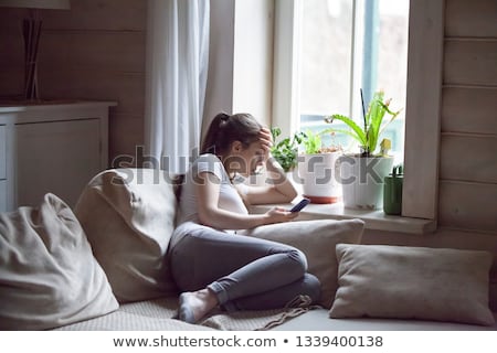 Foto d'archivio: Psychologist Sitting Near Woman Suffering From Depression