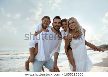 Zdjęcia stock: Zczęśliwa · Rodzina · Z · Niewiele · Blisko · Morza