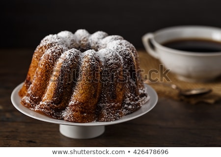 Foto d'archivio: Marble Bundt Cake And Coffee