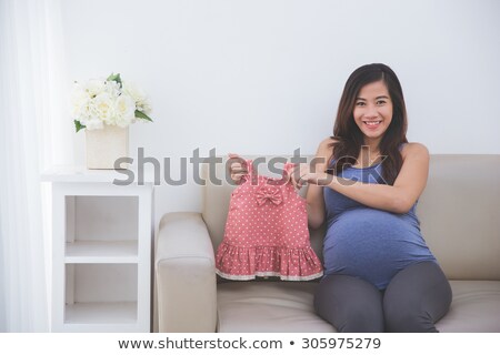 Foto d'archivio: Mother Holding Baby In The Bucket