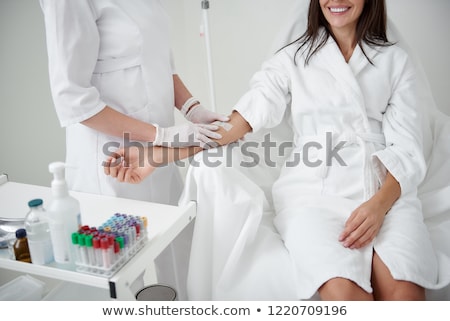 Stockfoto: Iv In Womans Hand