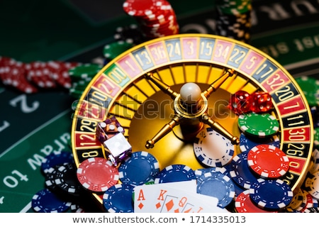 Foto stock: The Red Casino Dice And Casino Chips