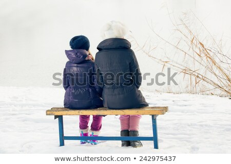 Foto d'archivio: Woman Sitting In The Snow Laughing