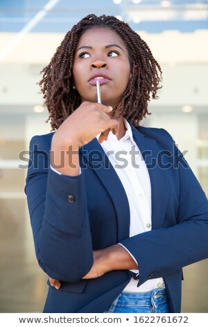 Foto stock: Pensive African American Woman With Arms Crossed And Looking Up