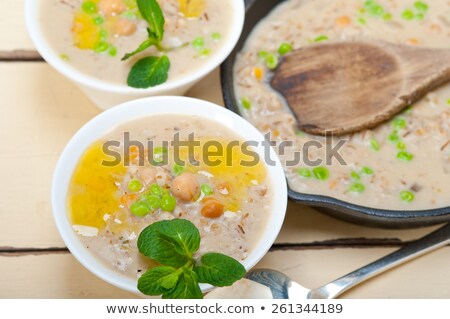 Hearty Middle Eastern Chickpea And Barley Soup Foto stock © keko64