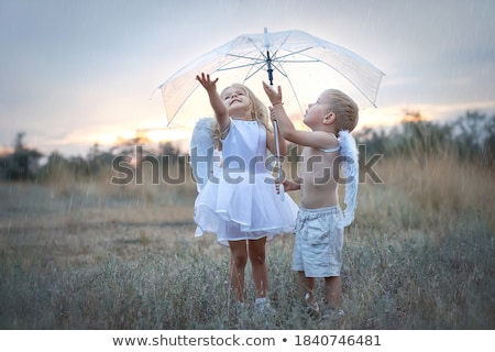 Foto d'archivio: Young Couple Standing In Stream