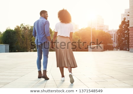 Stockfoto: Ooie · Jonge · Paar · Hand · In · Hand · En · Wandelen