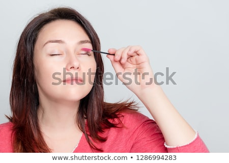 Foto d'archivio: Painting Of Women Eyelashes Using Mascara