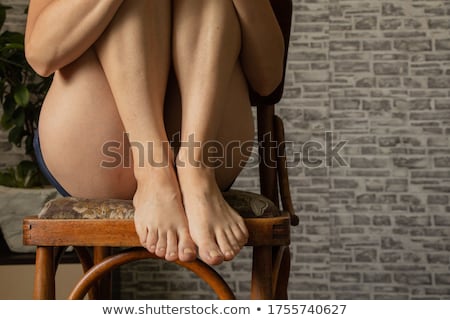 Foto d'archivio: Cute Barefoot Girl