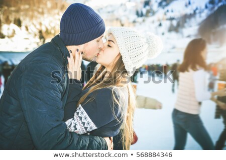 Foto stock: Teenage Girls Kissing Teenage Boy