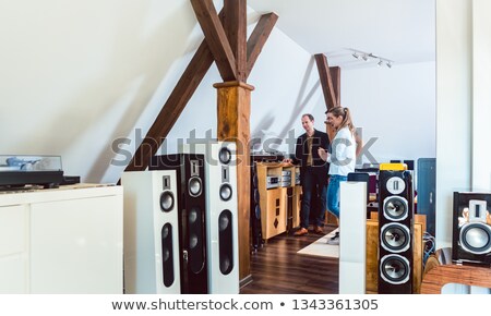 Foto d'archivio: Couple Buying New Home Stereo In Hi Fi Store