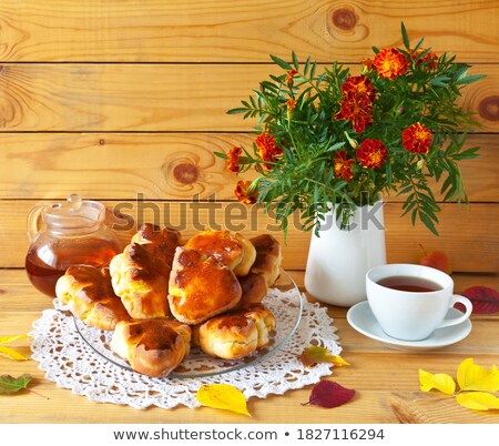 Foto stock: Appetizing Cake On A Crocheted Doily